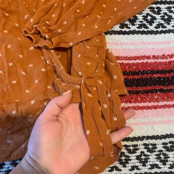 SOLD Universal Thread Wrap Blouse - Picture 4 of 8